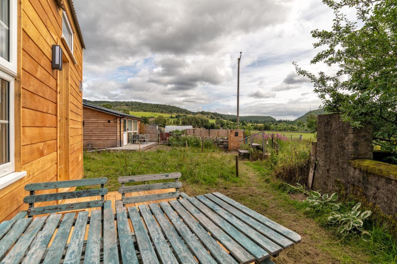 Enchanting Tiny House With Wood Burner And Hot Tub In Cairngorms Ballater Exterior photo