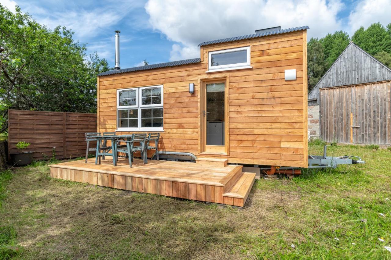 Enchanting Tiny House With Wood Burner And Hot Tub In Cairngorms Ballater Exterior photo