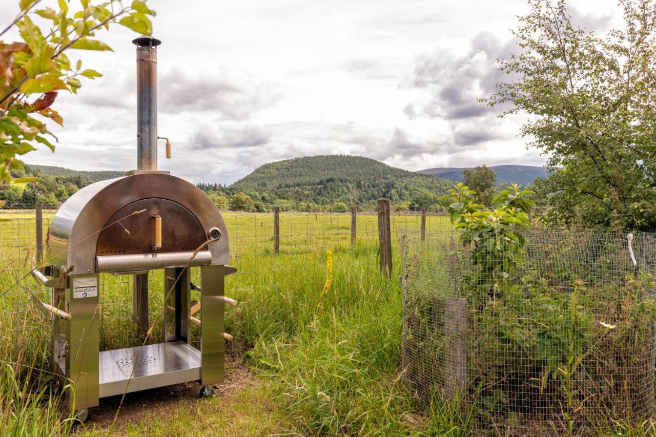 Enchanting Tiny House With Wood Burner And Hot Tub In Cairngorms Ballater Exterior photo