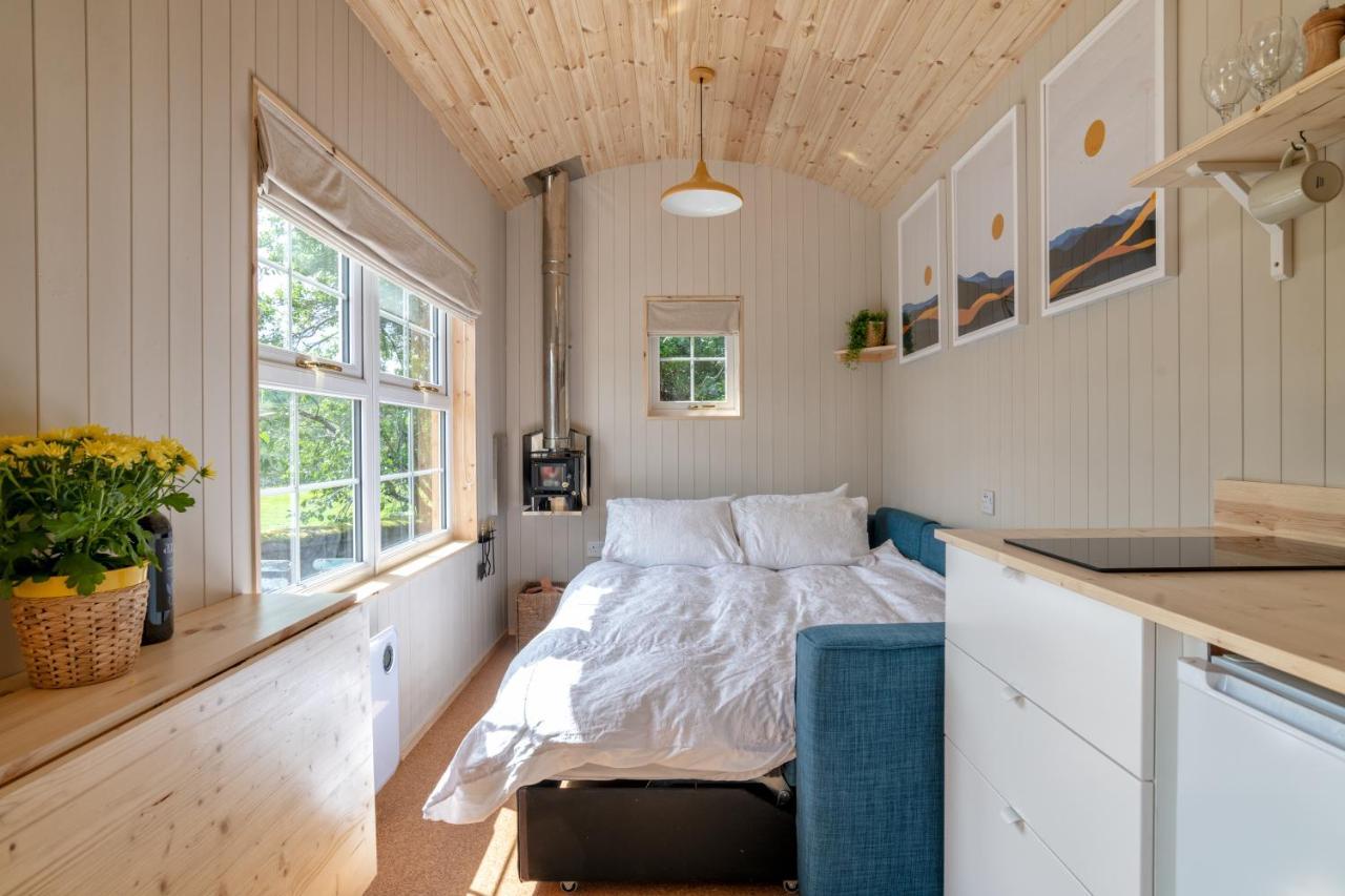 Enchanting Tiny House With Wood Burner And Hot Tub In Cairngorms Ballater Exterior photo